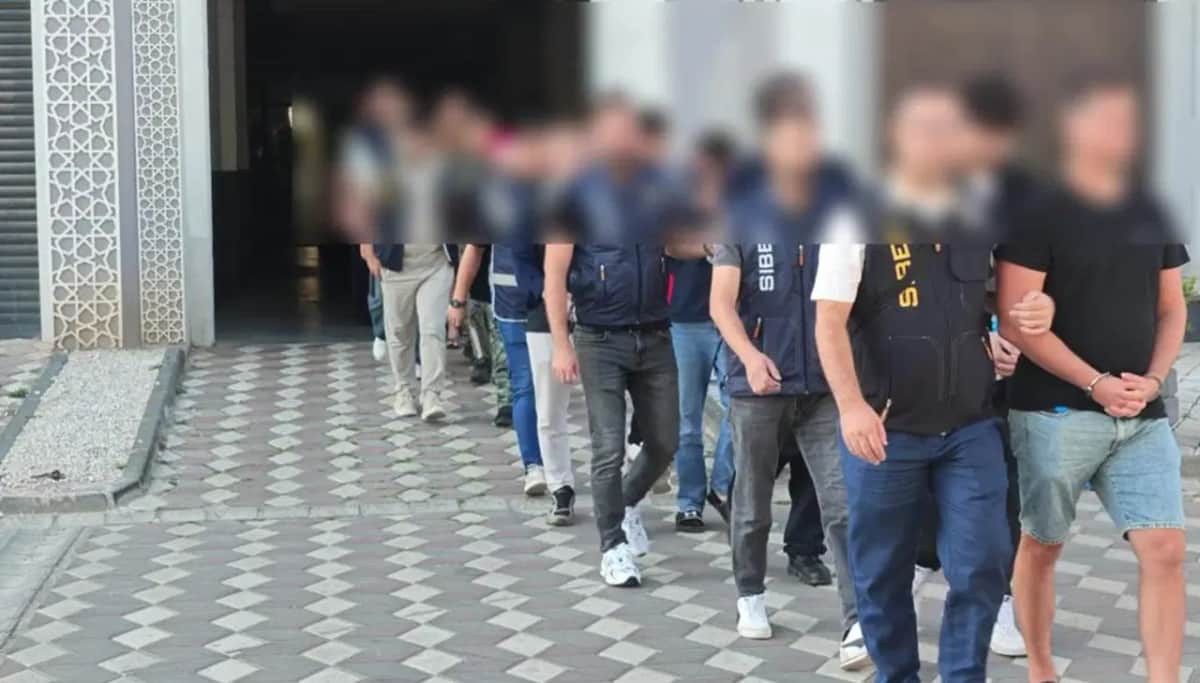 Borsa yatırımı vaadiyle 4.5 milyon liralık vurgun yaptılar: 8 tutuklama Borsa yatırımı vaadiyle 4.5 milyon liralık vurgun yaptılar: 8 tutuklama