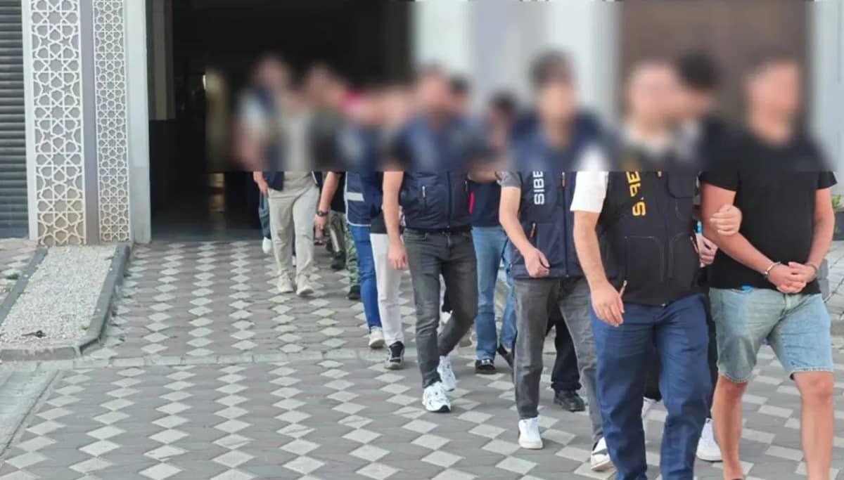 Borsa yatırımı vaadiyle 4.5 milyon liralık vurgun yaptılar: 8 tutuklama Borsa yatırımı vaadiyle 4.5 milyon liralık vurgun yaptılar: 8 tutuklama