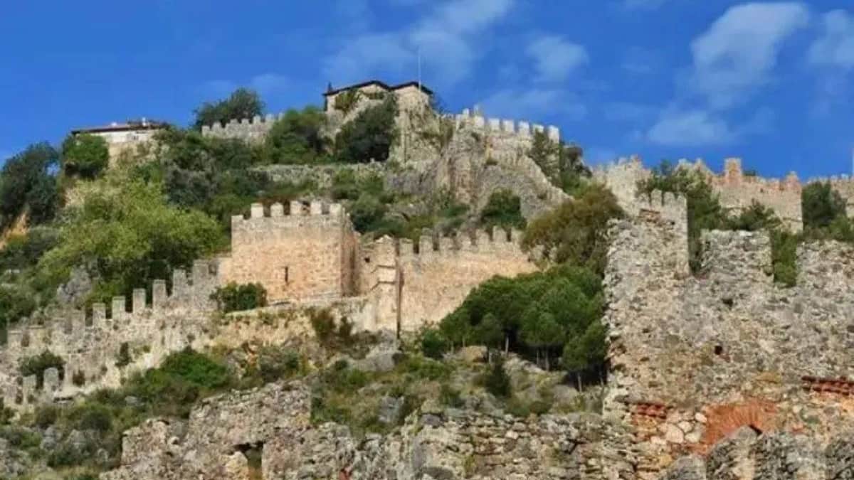 Kalonoros kalesi nerede? Kalonoros kalesi hangi şehirde? Kalonoros kalesi nerede? Kalonoros kalesi hangi şehirde?