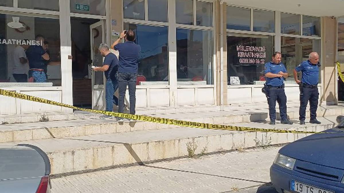 Çorum'da kıraathanede 'bıçaklı' kavga: 1 ölü, 1 yaralı Çorum'da kıraathanede 'bıçaklı' kavga: 1 ölü, 1 yaralı