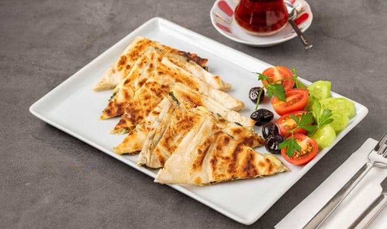 Tavada pratik kaşarlı gözleme tarifi: Evde kolayca hazırlayabileceğiniz nefis lezzet Tavada pratik kaşarlı gözleme tarifi: Evde kolayca hazırlayabileceğiniz nefis lezzet