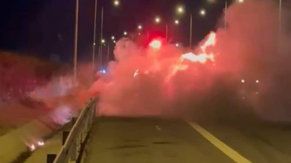 Kuzey Marmara Otoyolu’nda seyir halindeki otomobil yandı Kuzey Marmara Otoyolu’nda seyir halindeki otomobil yandı