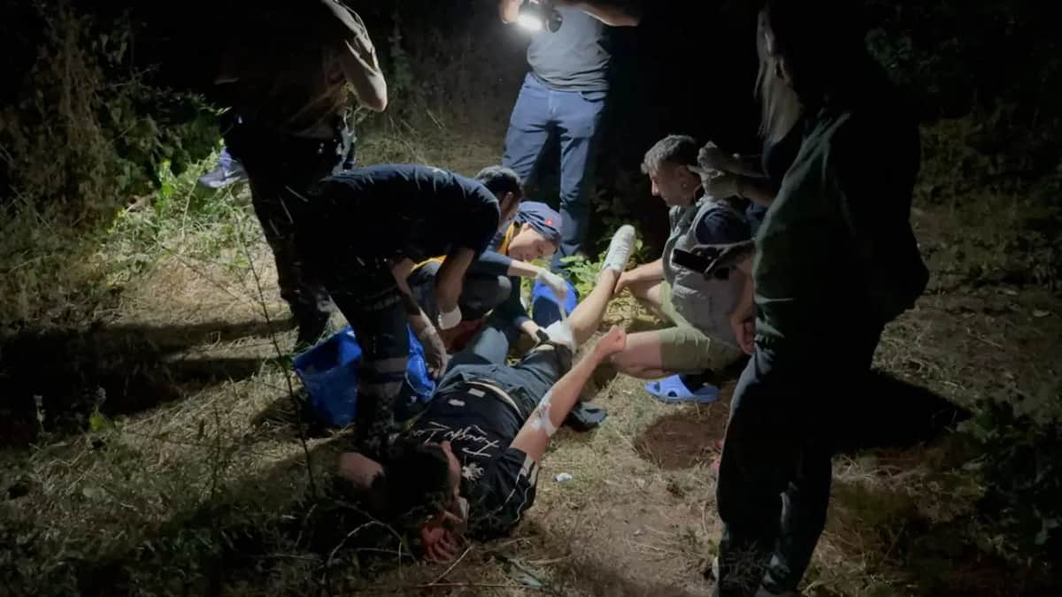 Korkunç olay... Ormana götürdükleri genci, silahla bacağından yaralayıp kaçtılar! Korkunç olay... Ormana götürdükleri genci, silahla bacağından yaralayıp kaçtılar!