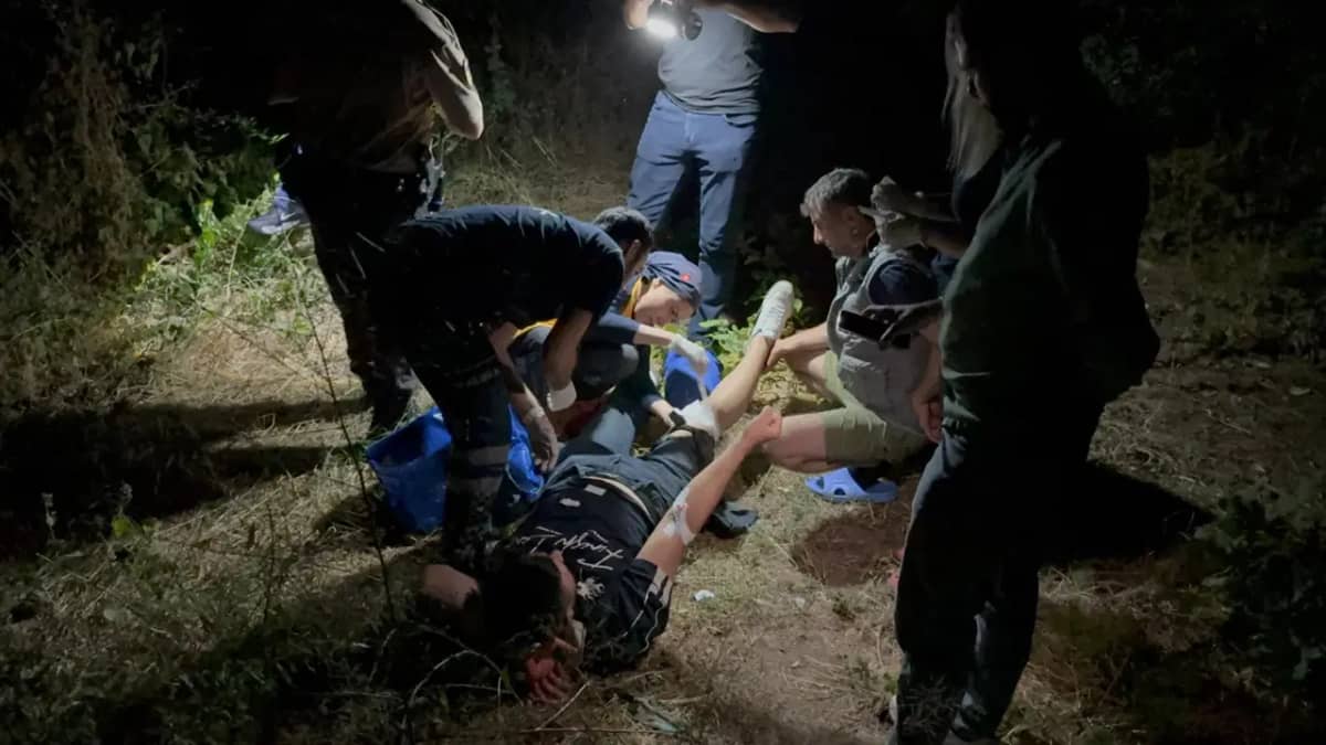 Korkunç olay... Ormana götürdükleri genci, silahla bacağından yaralayıp kaçtılar! Korkunç olay... Ormana götürdükleri genci, silahla bacağından yaralayıp kaçtılar!