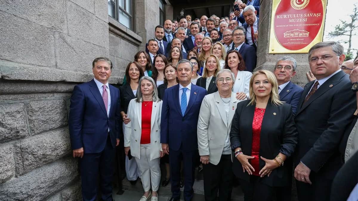 Yeni Parti rakamı açıkladı: 20 günde 411 milyon TL toplandı Yeni Parti rakamı açıkladı: 20 günde 411 milyon TL toplandı
