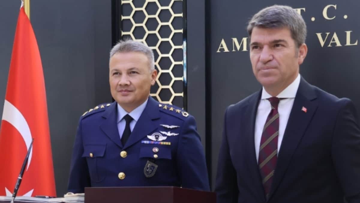Astronot general üniformayı giydi, mesaiye başladı Astronot general üniformayı giydi, mesaiye başladı