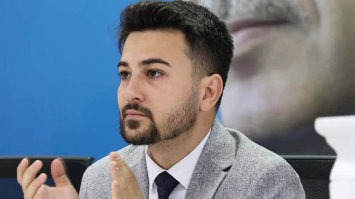 AKP'li başkan kendisine gelen milyonluk saati sosyal medyadan paylaştı AKP'li başkan kendisine gelen milyonluk saati sosyal medyadan paylaştı