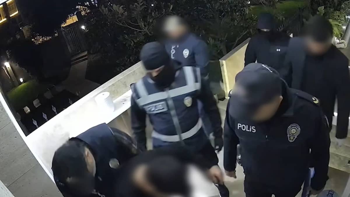 Rozet sahte, vurgun gerçek: 4 milyon dolar buhar oldu Rozet sahte, vurgun gerçek: 4 milyon dolar buhar oldu