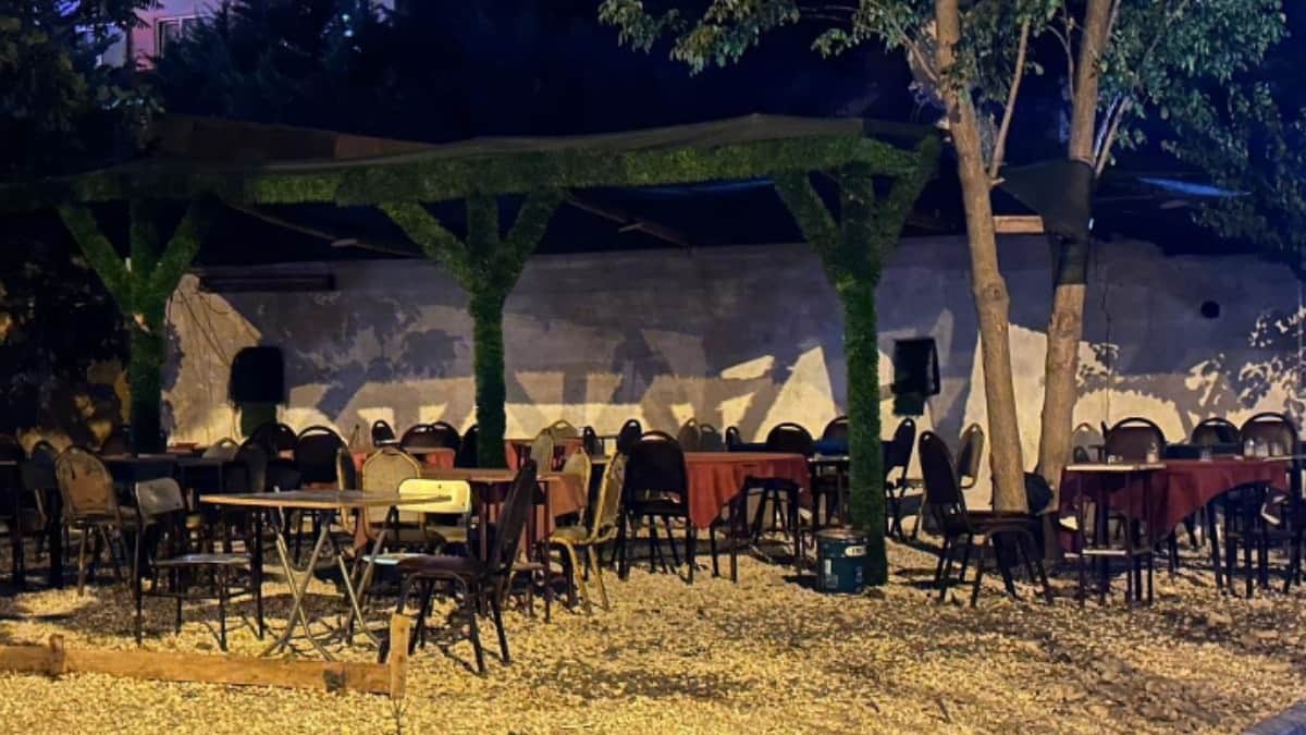 Büyükçekmece'de kıraathaneye silahlı saldırı: 3 yaralı Büyükçekmece'de kıraathaneye silahlı saldırı: 3 yaralı