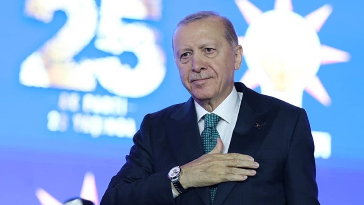 Erdoğan, masasına gelen o ismin üzerini düşünmeden çizdi Erdoğan, masasına gelen o ismin üzerini düşünmeden çizdi