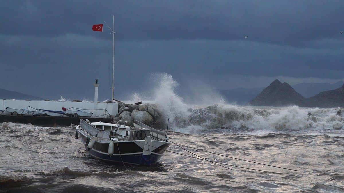 Bodrum ve Fethiye için fırtına alarmı: Feribot seferleri iptal edildi Bodrum ve Fethiye için fırtına alarmı: Feribot seferleri iptal edildi