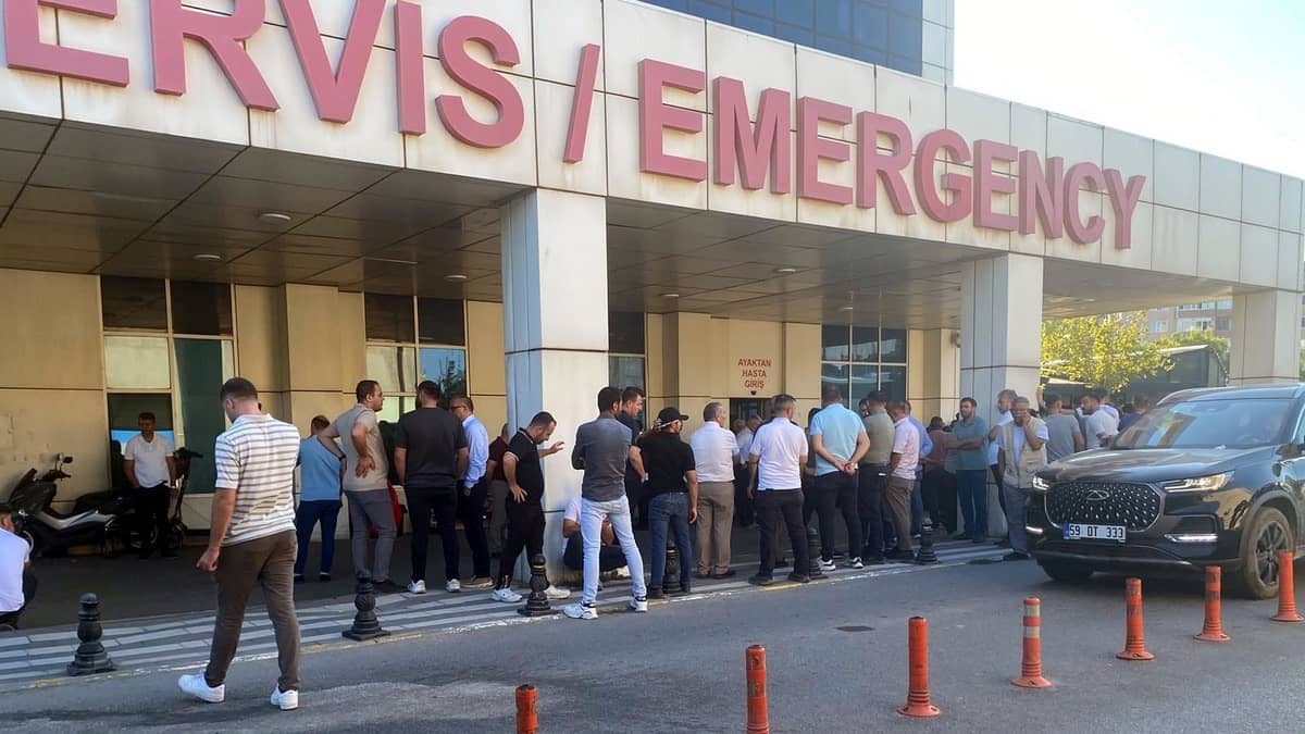 İnşaat firmasında stajyer olarak çalışan 15 yaşındaki Eren, akıma kapılıp hayatını kaybetti İnşaat firmasında stajyer olarak çalışan 15 yaşındaki Eren, akıma kapılıp hayatını kaybetti