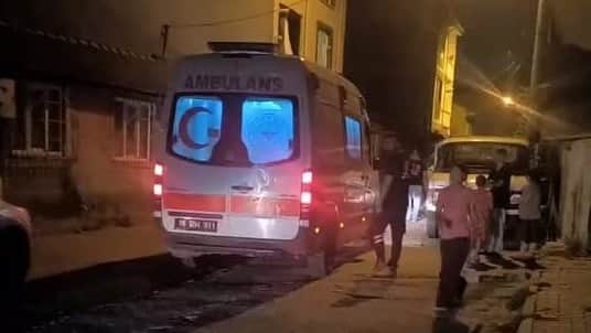 Silahlı kavgada baba ve 4 yaşındaki oğlu yaralandı Silahlı kavgada baba ve 4 yaşındaki oğlu yaralandı