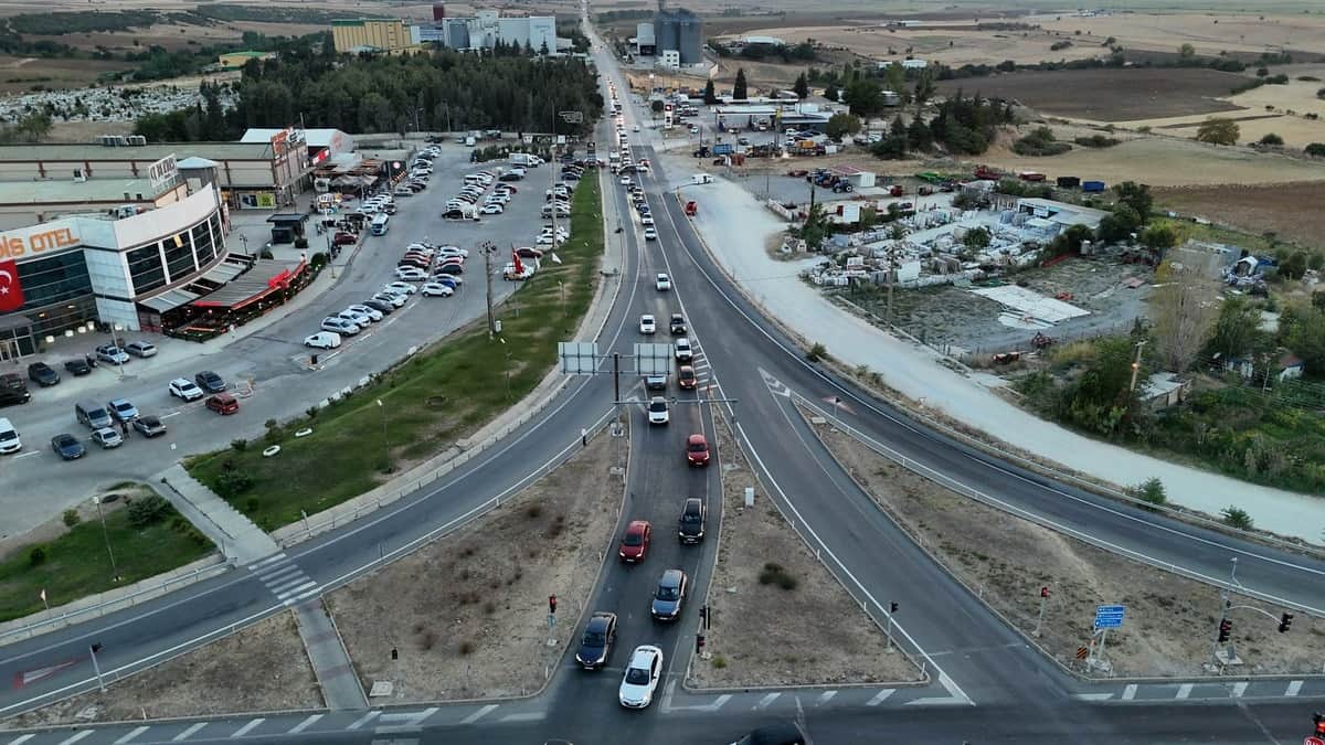 Tatil sonu trafiği: Uzun kuyruklar oluştu Tatil sonu trafiği: Uzun kuyruklar oluştu