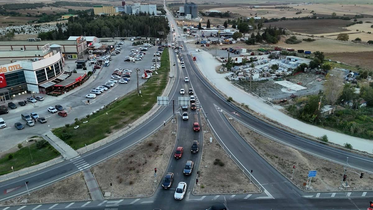Tatil sonu trafiği: Uzun kuyruklar oluştu Tatil sonu trafiği: Uzun kuyruklar oluştu