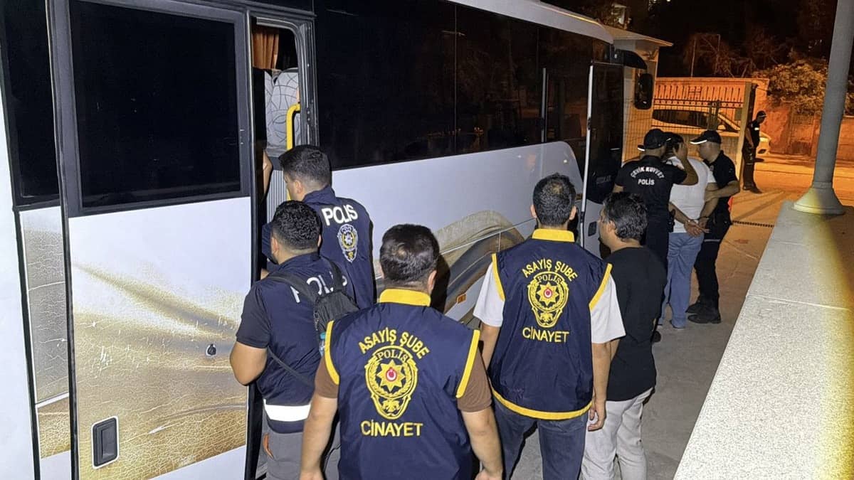 'Kirveler' operasyonu: 5 zanlı tutuklandı 'Kirveler' operasyonu: 5 zanlı tutuklandı