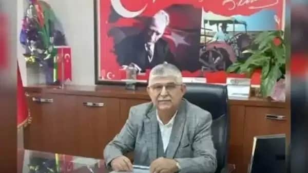 AKP'ye oy verdiğini itiraf edip CHP'den istifa etti AKP'ye oy verdiğini itiraf edip CHP'den istifa etti