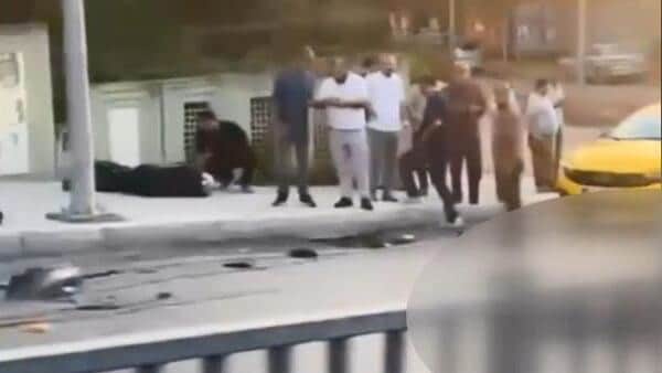 Başakşehir'de motosiklet faciası! Kafa kafaya çarpıştılar: 1 ölü 1 yaralı Başakşehir'de motosiklet faciası! Kafa kafaya çarpıştılar: 1 ölü 1 yaralı