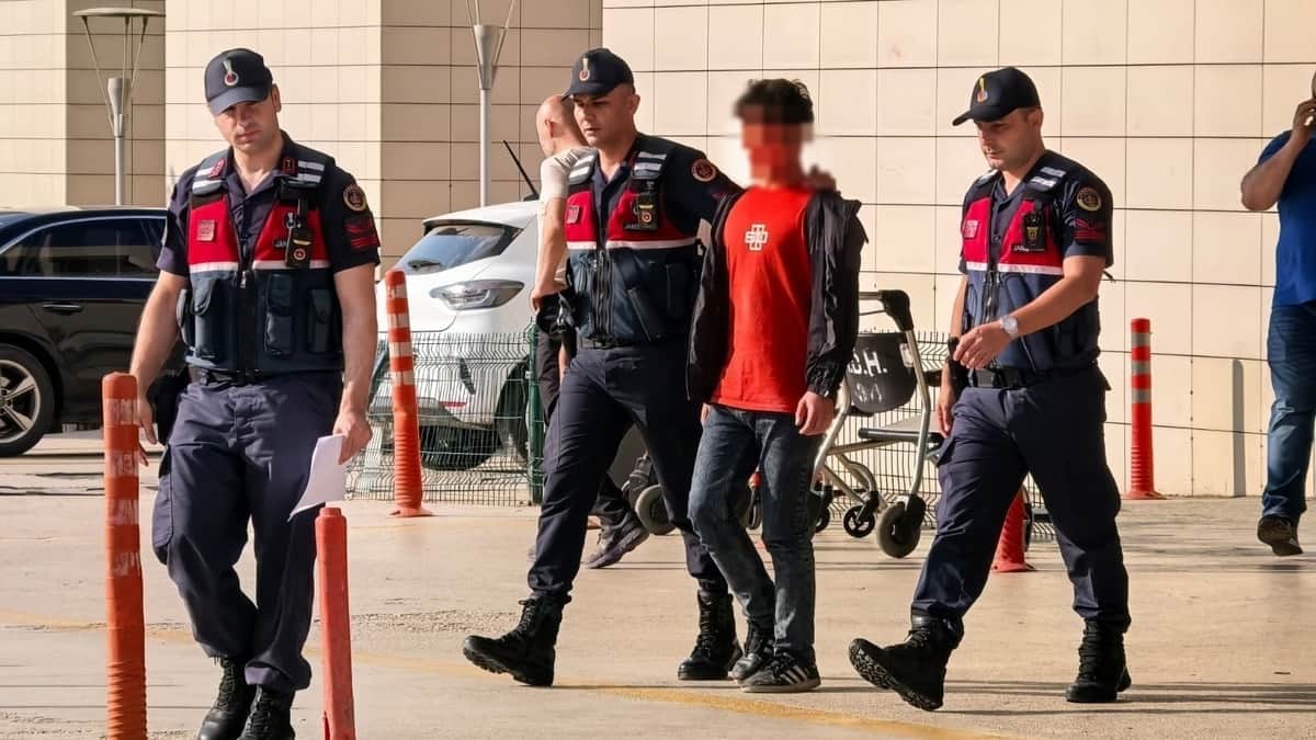 Kavga ettiği çocuğun çenesini kırdı, tutuklandı Kavga ettiği çocuğun çenesini kırdı, tutuklandı