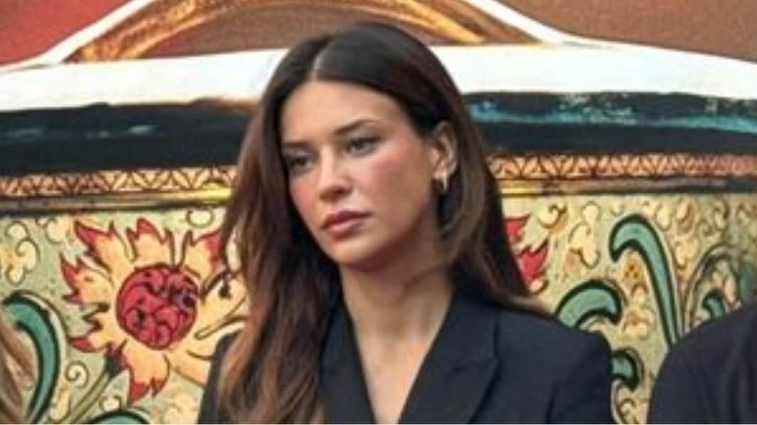 Oyuncu Devrim Özkan babaannesini kaybetti Oyuncu Devrim Özkan babaannesini kaybetti