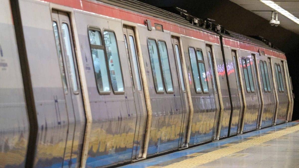 İstanbul’da metroda intihar girişimi: Durak kapatıldı İstanbul’da metroda intihar girişimi: Durak kapatıldı