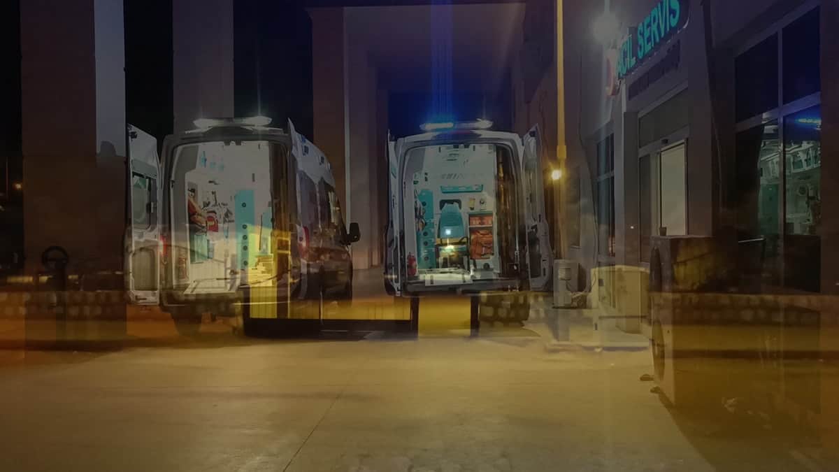 Parkta oturan kadının başına yorgun mermi isabet etti Parkta oturan kadının başına yorgun mermi isabet etti