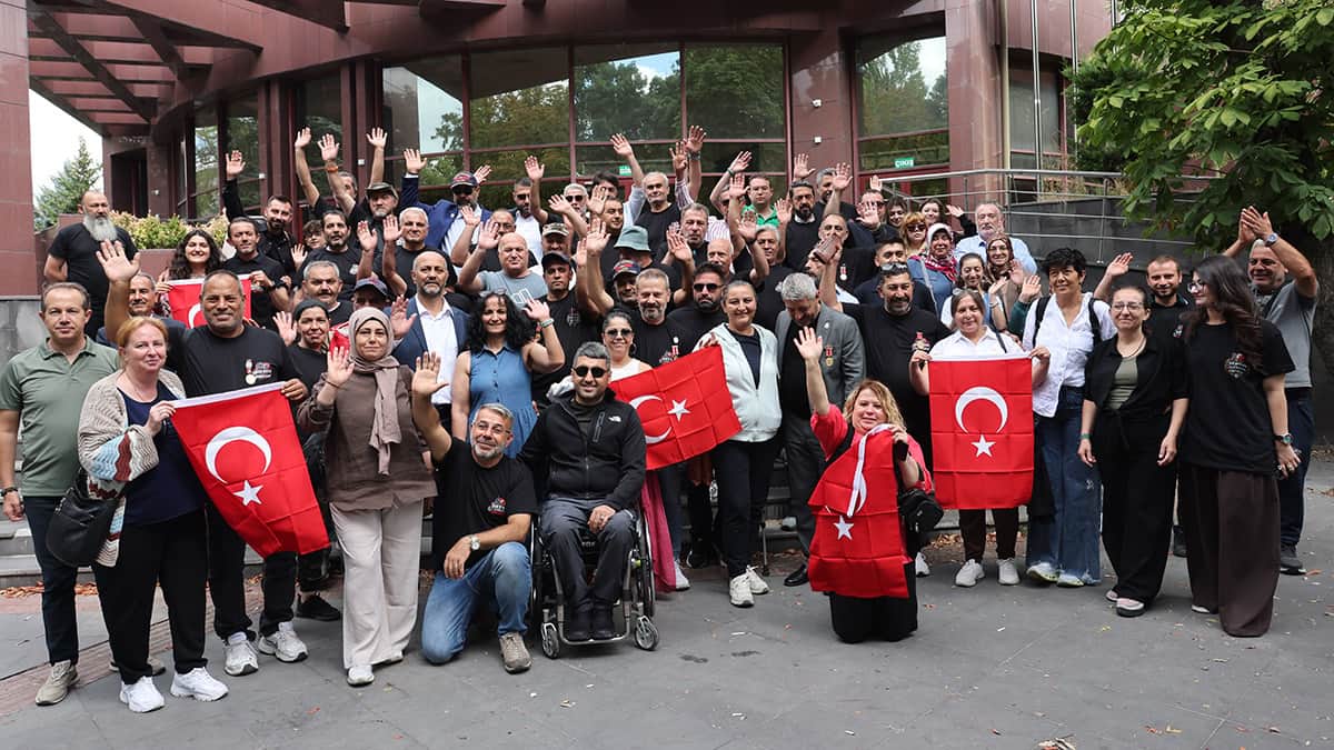 Sözün takipçisiyiz Sözün takipçisiyiz