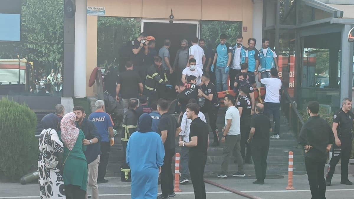 Batman’da spor salonunda yangın: 10 kişi yaralandı Batman’da spor salonunda yangın: 10 kişi yaralandı