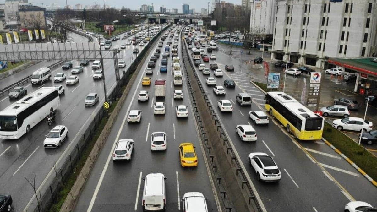 Araç kullanan herkesi etkileyecek: Trafikte yeni dönem Araç kullanan herkesi etkileyecek: Trafikte yeni dönem