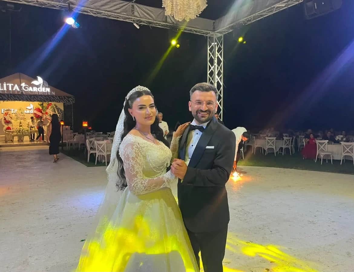 Muhabirimiz Evren Demirdaş’ın düğününe siyaset ve bürokrasiden tebrik yağmuru Muhabirimiz Evren Demirdaş’ın düğününe siyaset ve bürokrasiden tebrik yağmuru