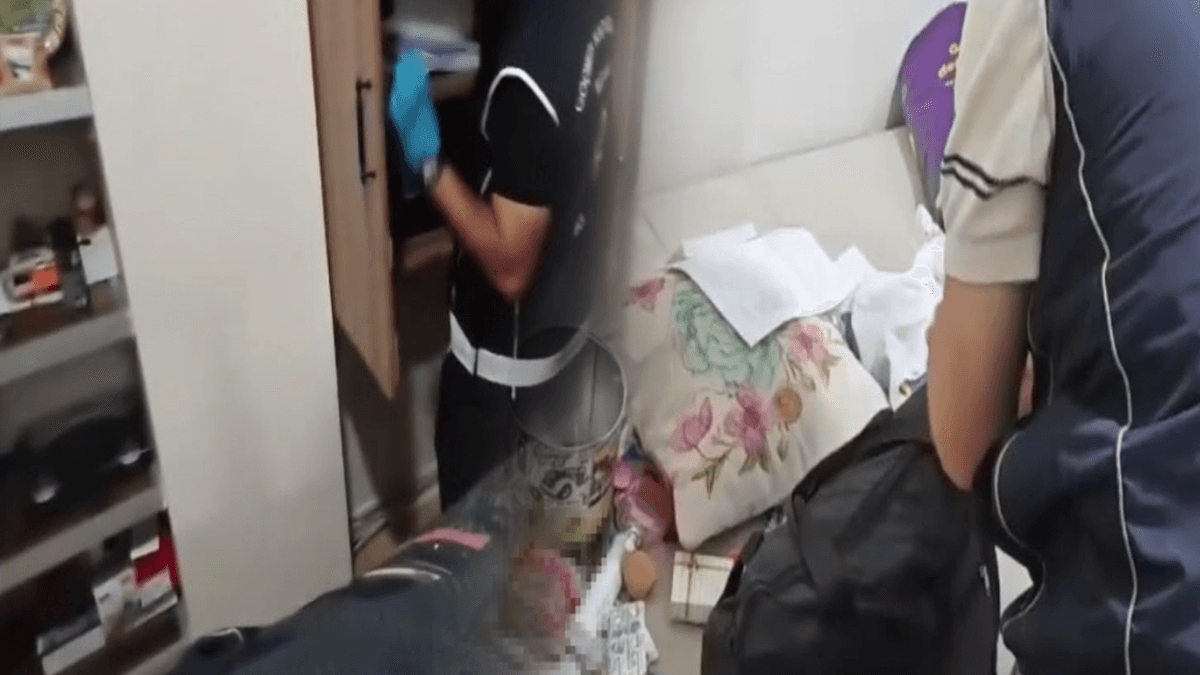 Bakırköy'de yabancı uyruklu kadınları zorla çalıştıranlara operasyon Bakırköy'de yabancı uyruklu kadınları zorla çalıştıranlara operasyon
