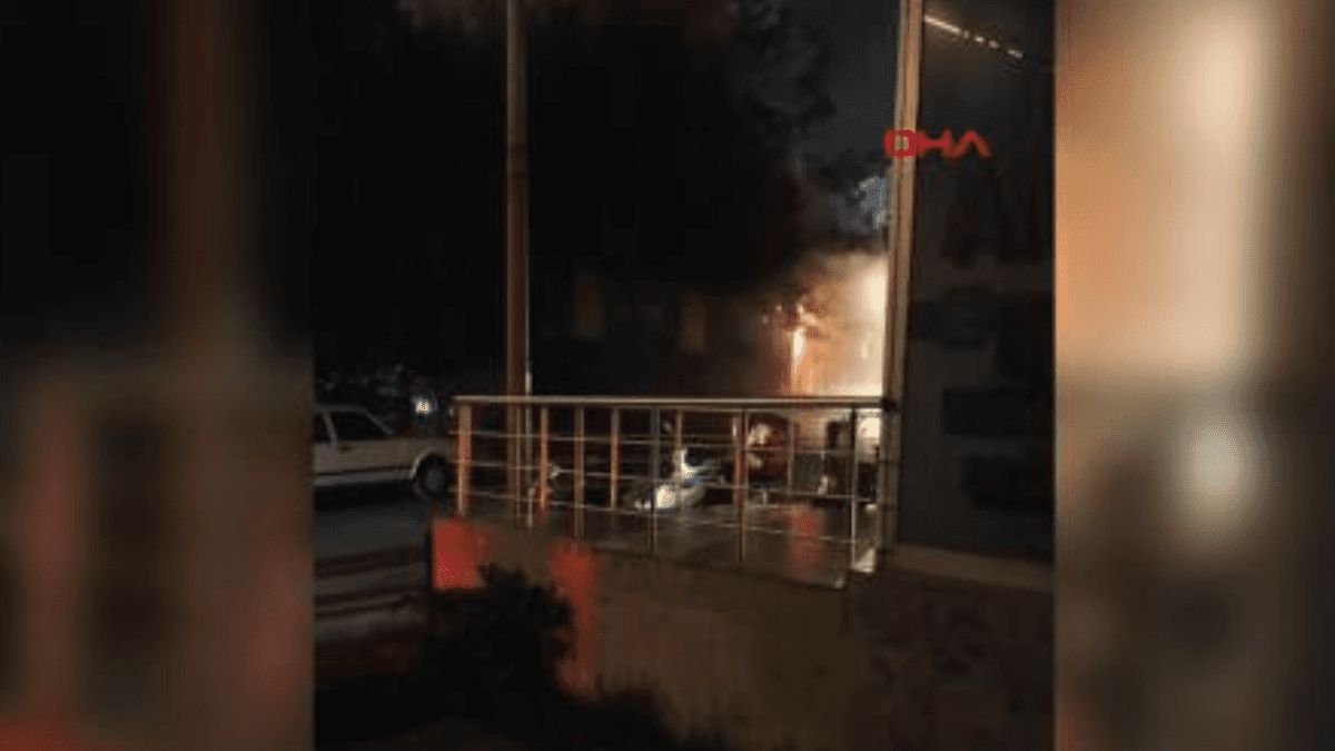 Mardin’de elektrik trafosundaki patlamalar kamerada Mardin’de elektrik trafosundaki patlamalar kamerada