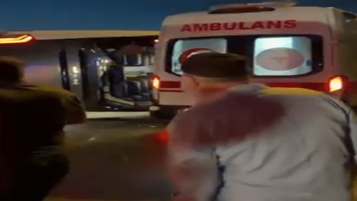 Büyükçekmece’de servis otobüsü devrildi: 18 yaralı Büyükçekmece’de servis otobüsü devrildi: 18 yaralı