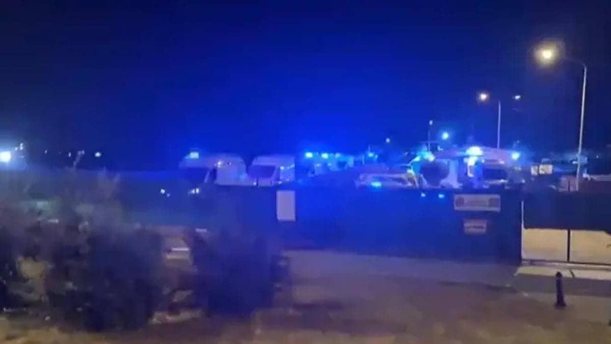 Zeytinburnu açıklarındaki gemiden yardım çağrısı Zeytinburnu açıklarındaki gemiden yardım çağrısı