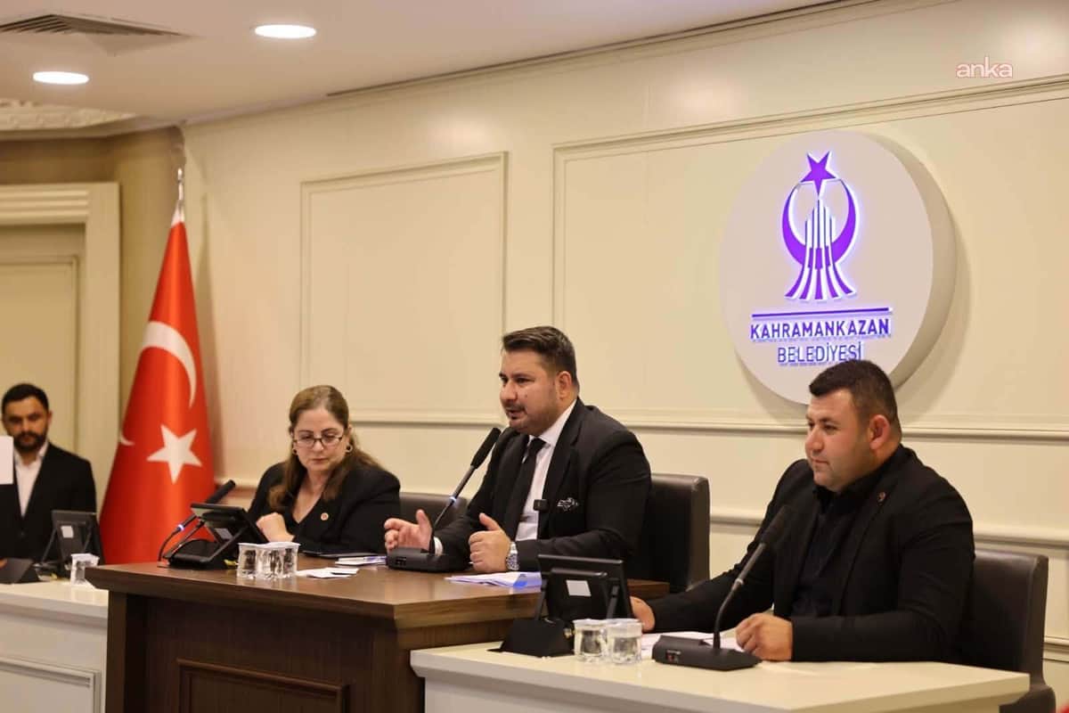 AKP’li başkan kendi partisini eleştirdi, Mansur Yavaş’a övgüler yağdırdı AKP’li başkan kendi partisini eleştirdi, Mansur Yavaş’a övgüler yağdırdı