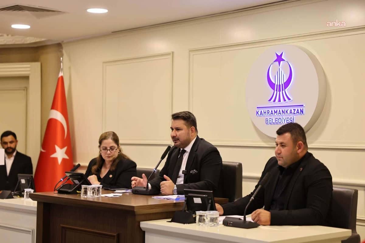 AKP’li başkan kendi partisini eleştirdi, Mansur Yavaş’a övgüler yağdırdı AKP’li başkan kendi partisini eleştirdi, Mansur Yavaş’a övgüler yağdırdı