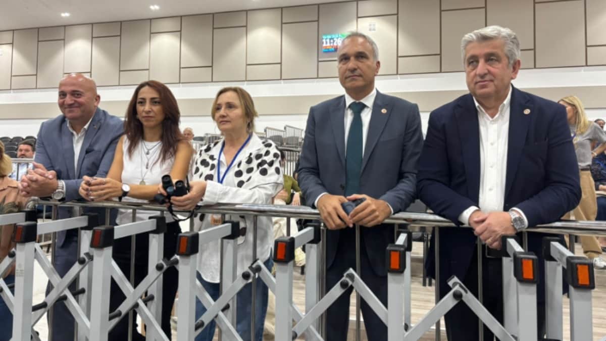YENİ Partili vekil duruşma salonundan atıldı YENİ Partili vekil duruşma salonundan atıldı