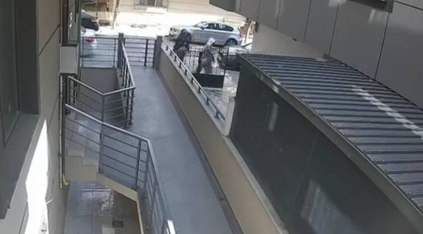 "Hırsız girdi" şakası gerçek oldu! Kadın kılığında yarım milyonluk soygun "Hırsız girdi" şakası gerçek oldu! Kadın kılığında yarım milyonluk soygun