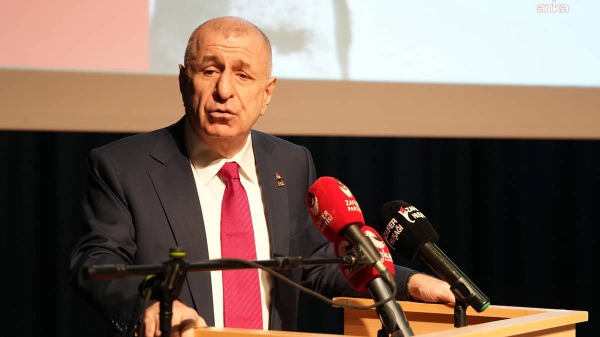 Özdağ, ilk maaşıyla kendisine hediye alan gencin notunu paylaştı Özdağ, ilk maaşıyla kendisine hediye alan gencin notunu paylaştı