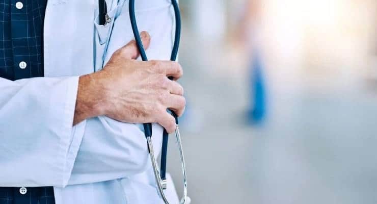 Önce doktoru bıçakladı sonra intihar etti Önce doktoru bıçakladı sonra intihar etti
