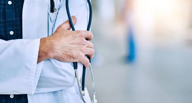 Önce doktoru bıçakladı sonra intihar etti Önce doktoru bıçakladı sonra intihar etti