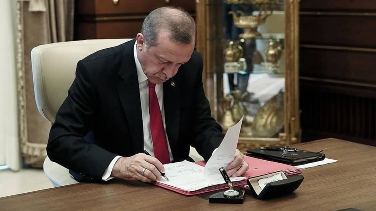 Erdoğan imzaladı: 12 ülkeye büyükelçi atandı Erdoğan imzaladı: 12 ülkeye büyükelçi atandı