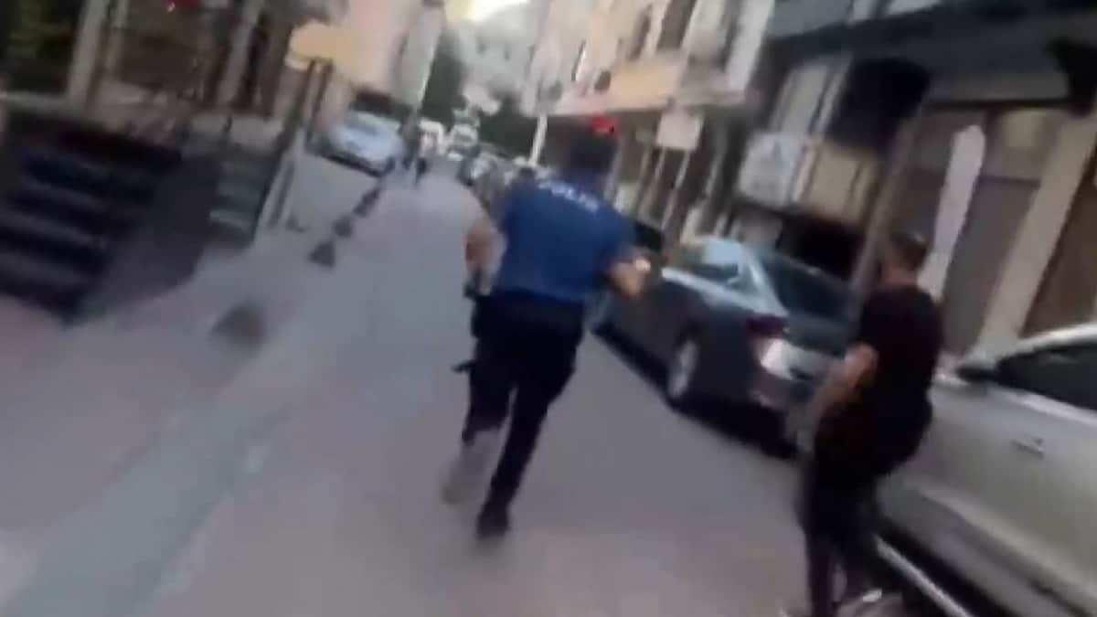 İş yerine ateş açıp kaçtı, polis yaka kamerasıyla yakaladı İş yerine ateş açıp kaçtı, polis yaka kamerasıyla yakaladı
