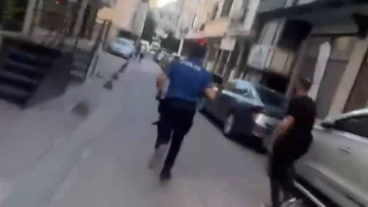 İş yerine ateş açıp kaçtı, polis yaka kamerasıyla yakaladı İş yerine ateş açıp kaçtı, polis yaka kamerasıyla yakaladı