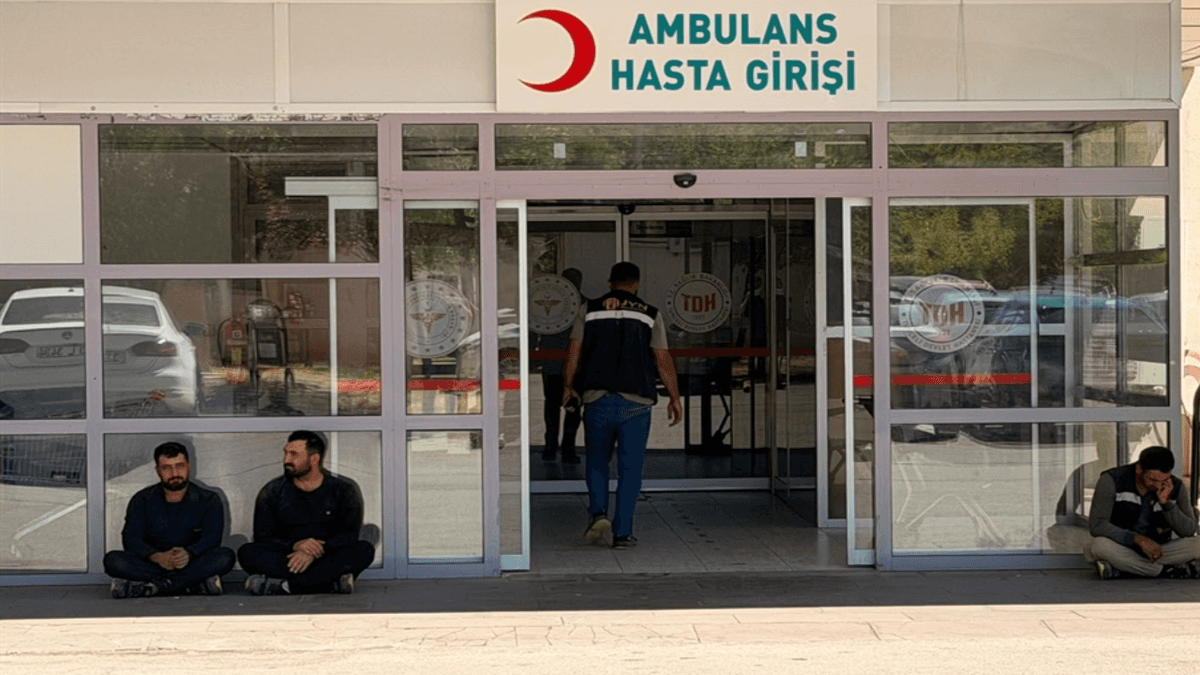 Yüksek gerilim hattında çalışma yaparken 12 metre yükseklikten düştü Yüksek gerilim hattında çalışma yaparken 12 metre yükseklikten düştü