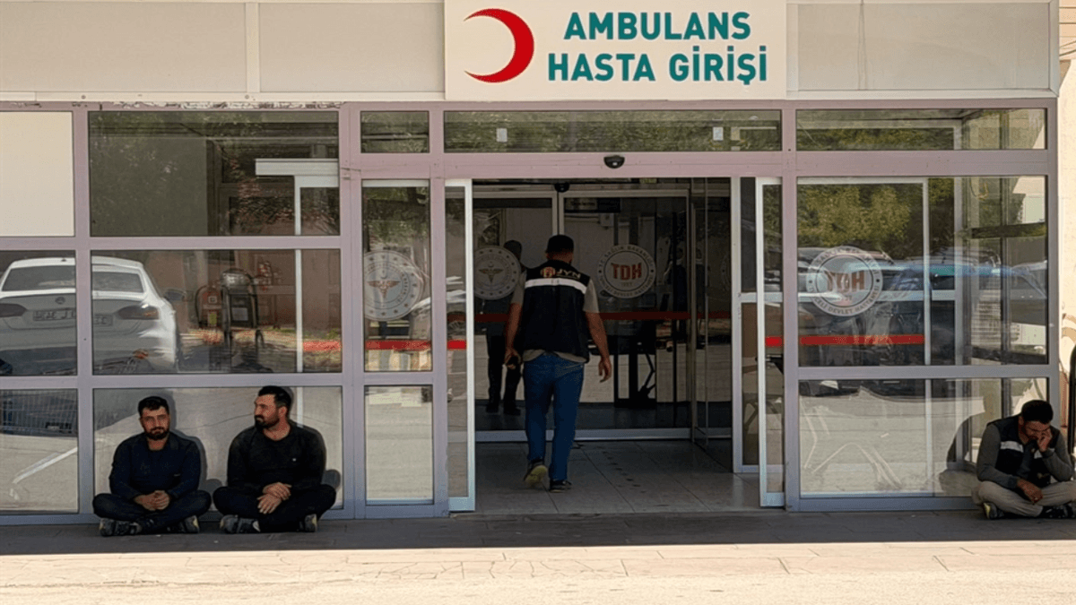 Yüksek gerilim hattında çalışma yaparken 12 metre yükseklikten düştü Yüksek gerilim hattında çalışma yaparken 12 metre yükseklikten düştü